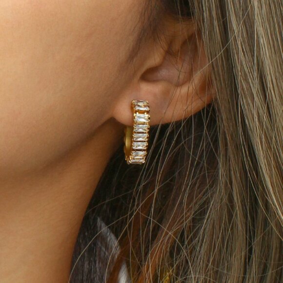COPY - Crystal Oval Hoop Earrings Zirconia Stainless Steel 18K Real Gold Plated - Picture 1 of 3